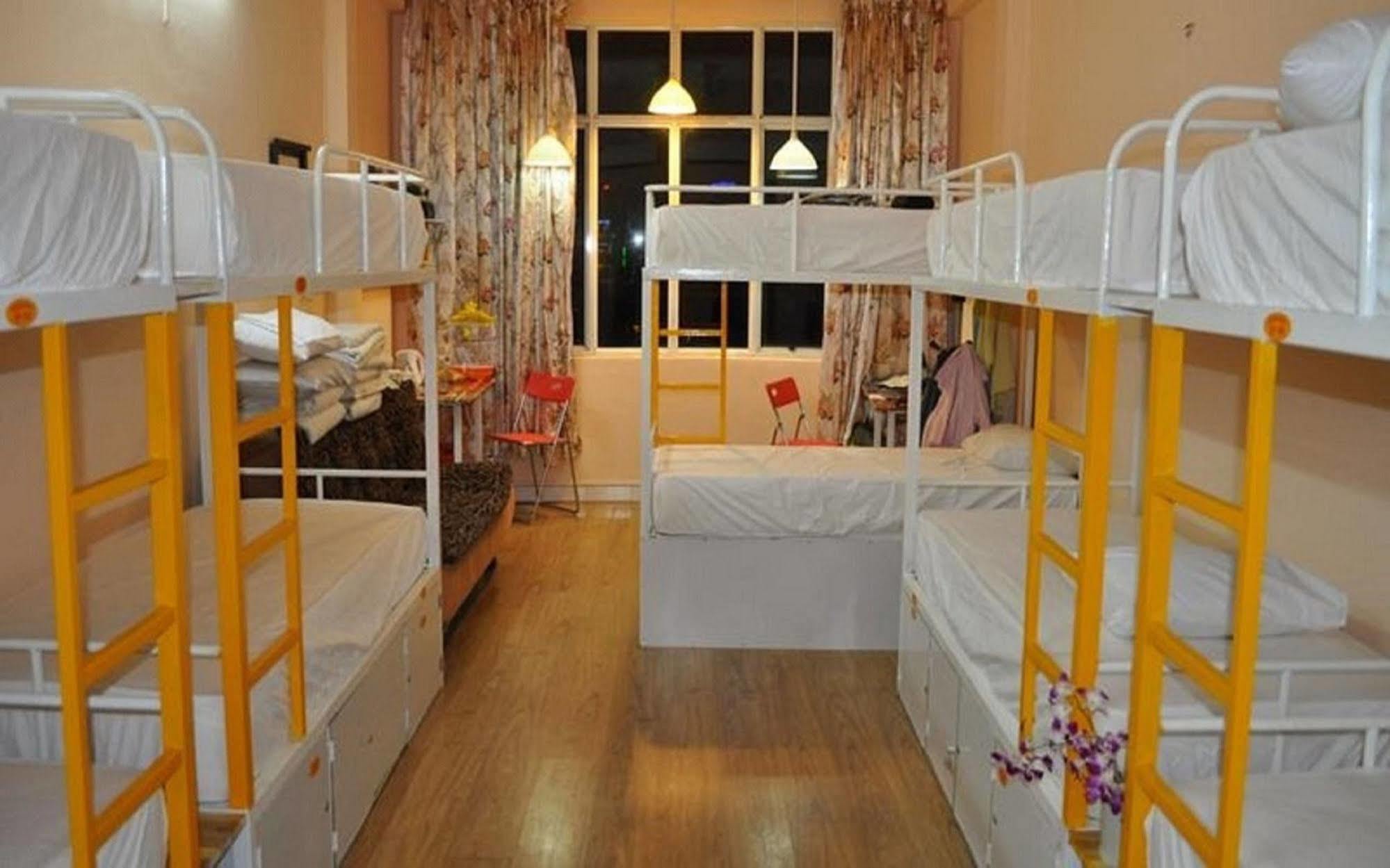 Reddoorz @ Pham Ngu Lao Street 4 Hotel Ho Chi Minh City Bagian luar foto